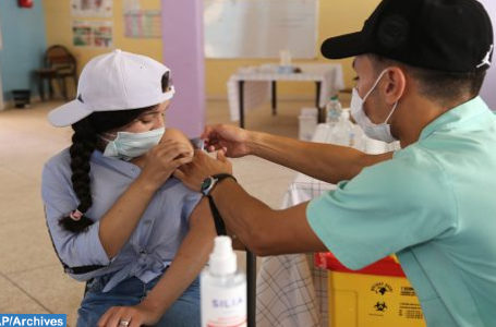 Plus d’un million d’élèves (12-17ans) ont reçu la première dose du vaccin contre la Covid-19 (ministères)