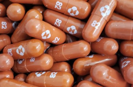 Accord annoncé à Genève sur le partage de la licence de production d’une pilule anti-Covid de Merck