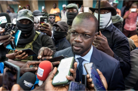 après sa condamnation, l’opposant sénégalais Ousmane Sonko «reste candidat à la présidentielle»